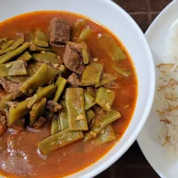 فاصوليا خضراء مع لحمة وأرز